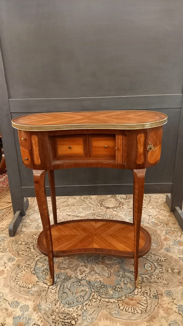 table rognon, style Louis XV