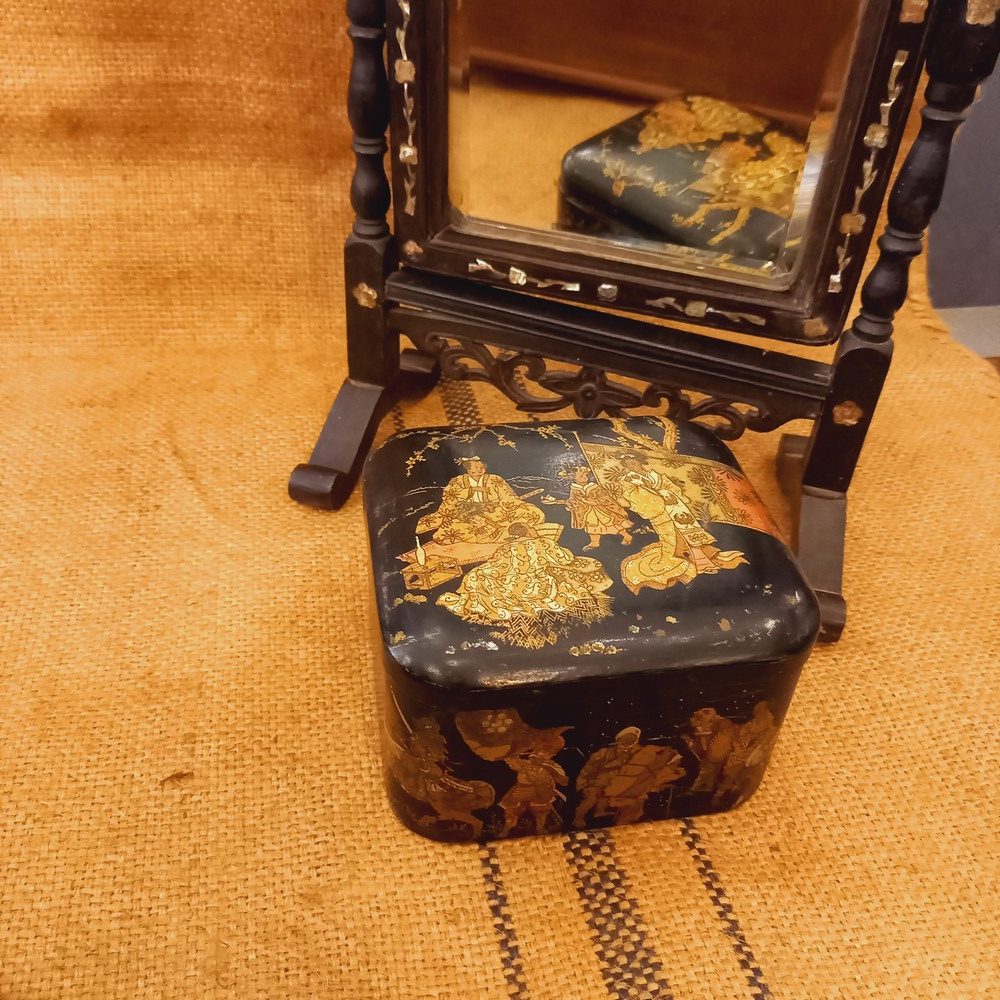 Coffret Napoléon III en carton bouilli, motif chinois 15 x 14 / Ht : 10 cm