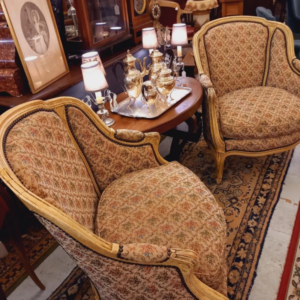 Paire de Fauteuils anciens dits Bergères de style Louis XV époque 1930, beaux fauteuils