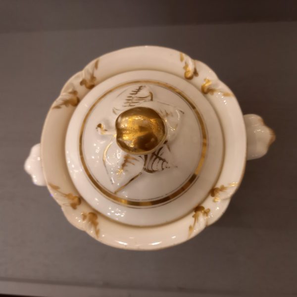 Sucrier époque XIXè en Porcelaine de ParisBlanc et doré
