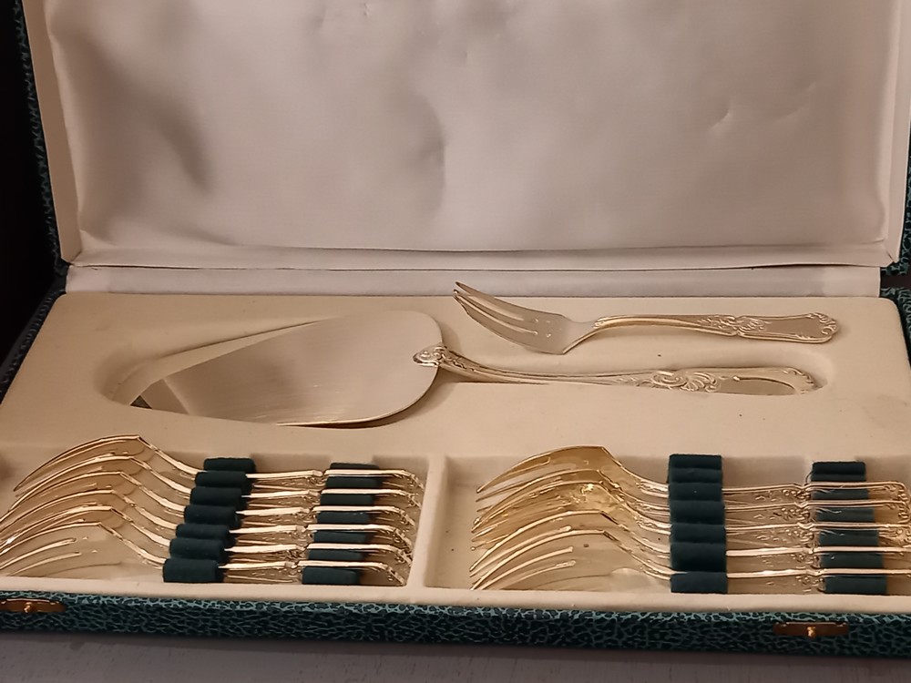 Coffret de 12 fourchettes à gâteaux avec la pelle assortie Style Louis XV Bon état