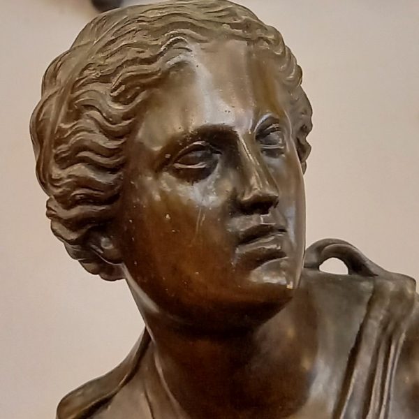 Sculpture en bronze XIXè d'après Pierre Louis Frédéric Sauvage(1786-1857) Femme portant poignard et petit bâton. Il s'agit, peut-être d'un passage de relai ? Réduction mécanique d'Achille Collas