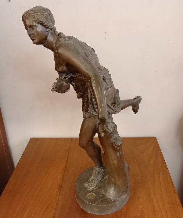 Sculpture en bronze XIXè d'après Pierre Louis Frédéric Sauvage(1786-1857) Femme portant poignard et petit bâton. Il s'agit, peut-être d'un passage de relai ? Réduction mécanique d'Achille Collas