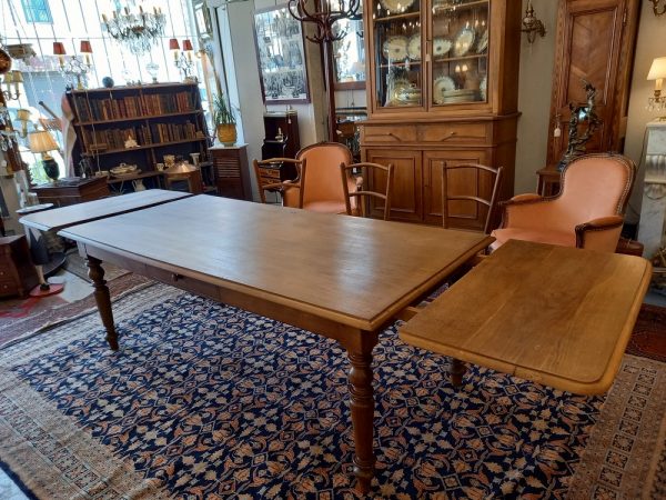 Grande Table de Ferme en chêne, Style Louis-Philippe, Début XXè 2 Rallonges amovibles Environ 12 Couverts