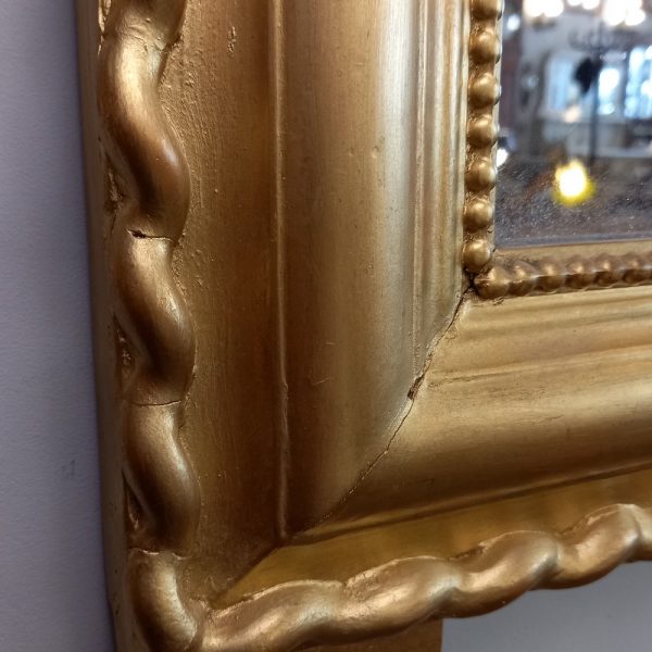 Miroir style Louis - Philippe, bois et stuc doré,XIXè