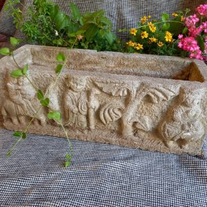 Jardinière en pierre décoréev