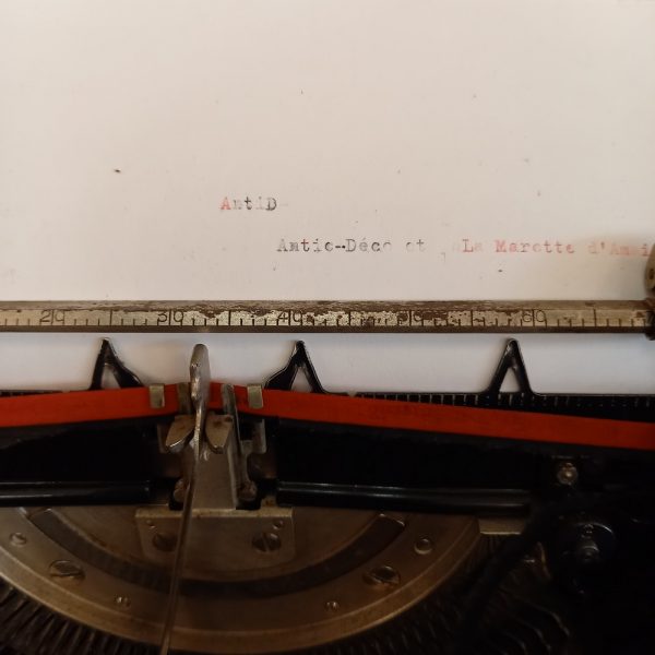 Machine à écrire vintage Olympia N°8 années 1930