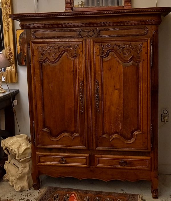 Petite armoire en chêne de style Louis XV, Fin XVIIIè