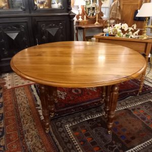 Table ancienne, style Louis-Philippe Noyer massif