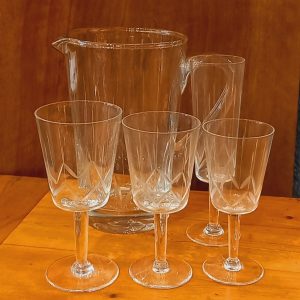 Service de verres années 50 Cristal 1 Pichet 11 grands : 14.5cm 12 moyens : 14cm 11 flûtes : 13 cm