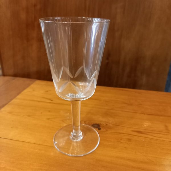 Service de verres années 50 Cristal 1 Pichet 11 grands : 14.5cm 12 moyens : 14cm 11 flûtes : 13 cm