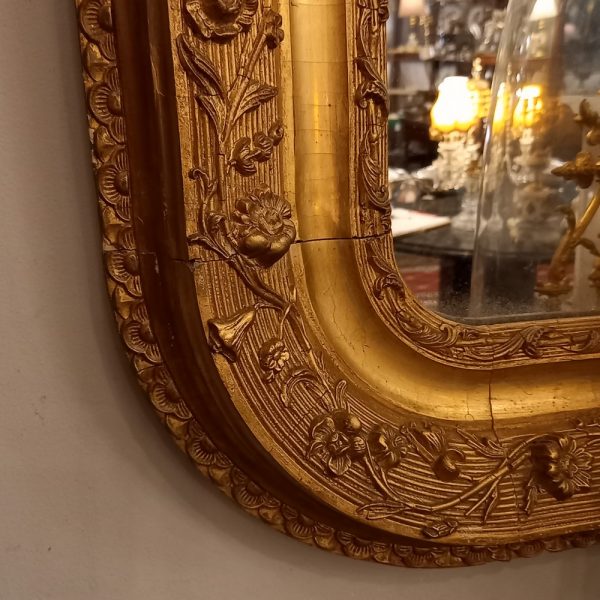 Miroir Napoléon III Bois et Stuc doré Guirlandes de fleurs Coins arrondis époque XIXè