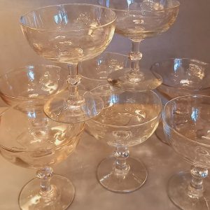 8 Coupes à Champagne en verre soufflé