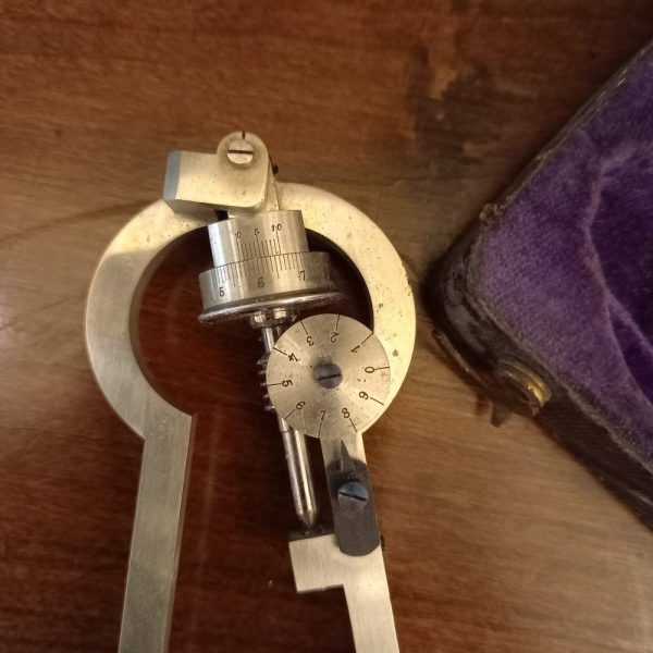 Planimètre ? Instrument de Mesure pour le calcul des surfaces