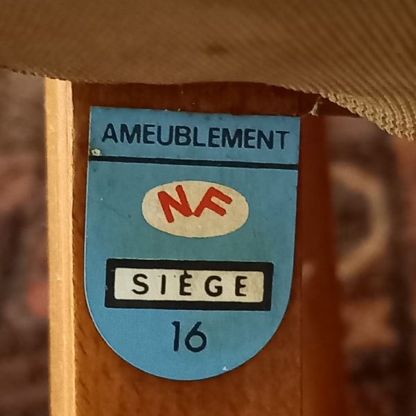 Série de 6 Chaises années 60 Etiquette NF N°16 Skaï crème et Hêtre
