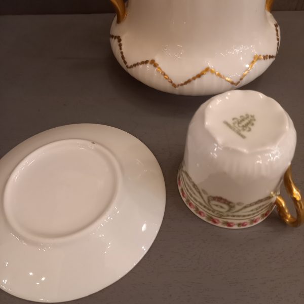 8 Tasses à Café et Sucrier Porcelaine de Limoges Motif fleuri Epoque 1920