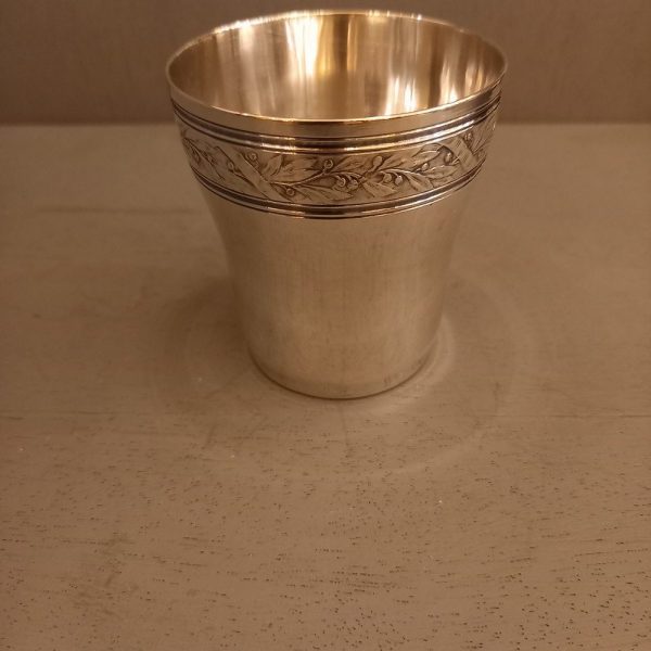 Timbale en métal argenté Frise de feuillages Monogrammée RR Orfèvre A.Frenais