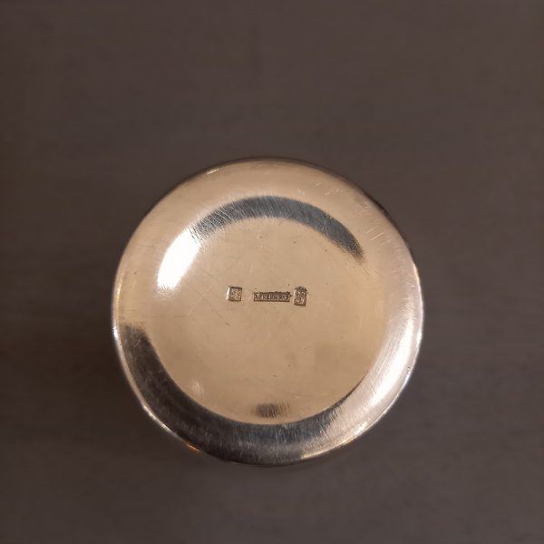 Timbale en métal argenté Frise de feuillages Monogrammée RR Orfèvre A.Frenais