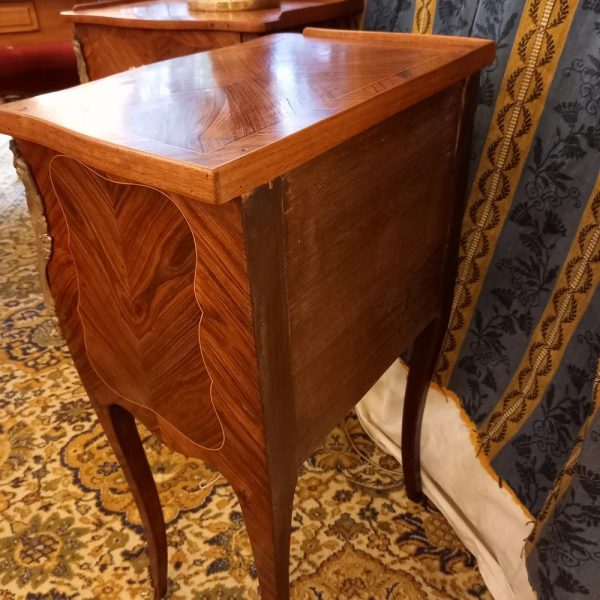 Paire de Chevets marquetés Style Louis XV, 1ère moitié du XXème siècle