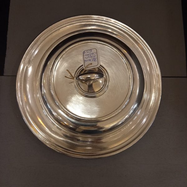 Plat rond en métal argenté, Ercuis Accompagné d'une cloche marquée Métropole Cannes