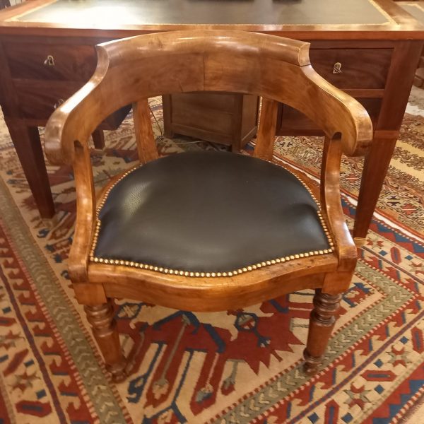 Fauteuil de bureau, Style Louis-Philippe, époque XIXè Noyer et assise en cuir