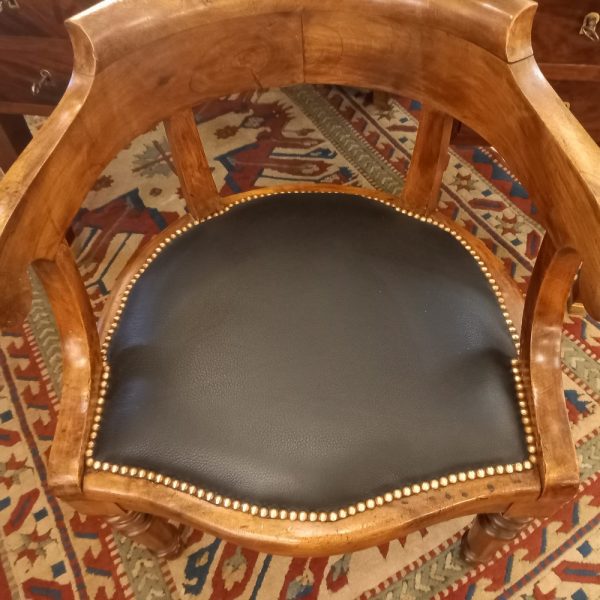 Fauteuil de bureau, Style Louis-Philippe, époque XIXè Noyer et assise en cuir