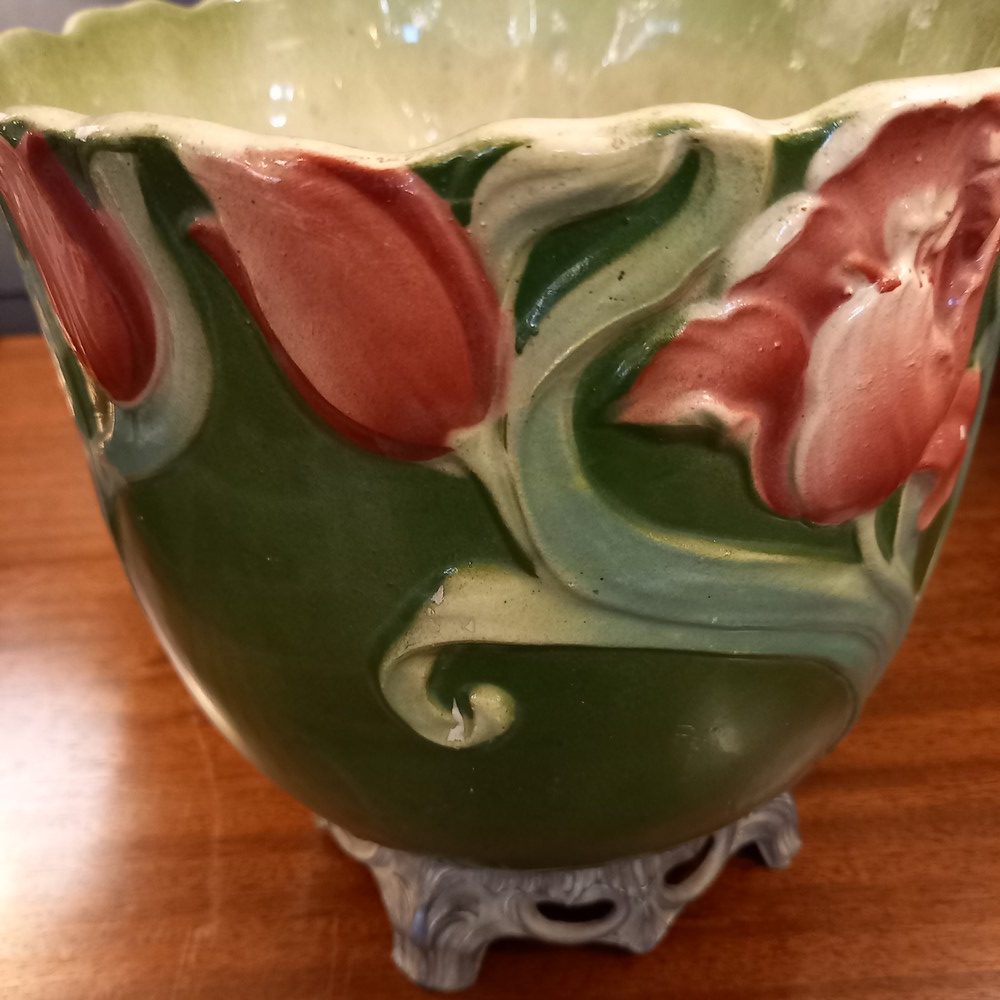 Cache-Pot Barbotine Décor de tulipes, dans le goût de St Clément Pied régule Epoque 1920