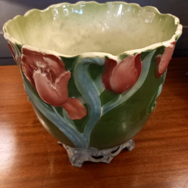 Cache-Pot Barbotine Décor de tulipes, dans le goût de St Clément Pied régule Epoque 1920