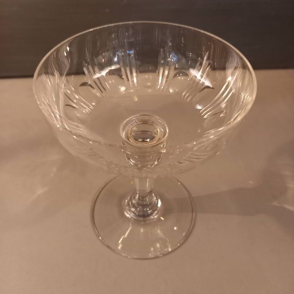 8 Coupes à Champagne anciennes Cristal gravé et soufflé