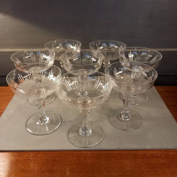 8 Coupes à Champagne anciennes Cristal gravé et soufflé