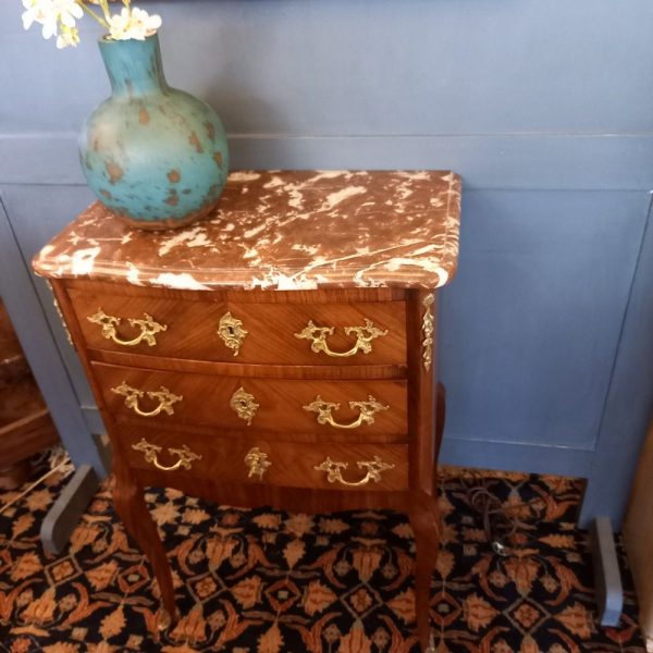 Petite Commode marquetée, Style Transition Plateau marbre