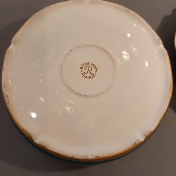 Bonbonnière Porcelaine de Limoges Tons de vert-turquoise Décor de fleurs Peint à la main et signé