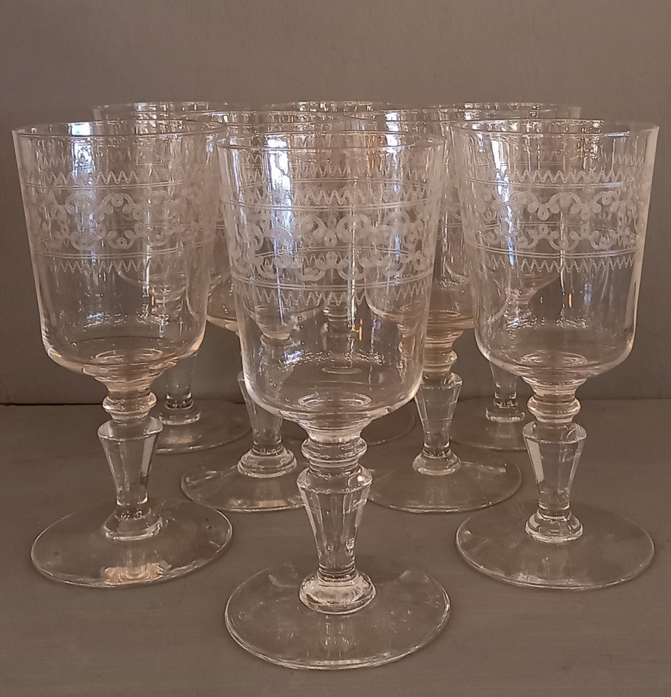 8 verres à pied Cristal Soufflés et Gravés époque 1900