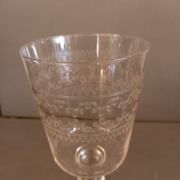 8 verres à pied Cristal Soufflés et Gravés époque 1900
