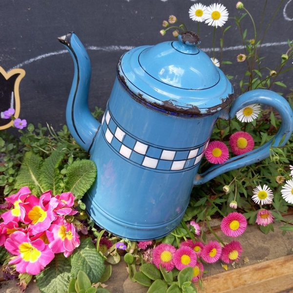 Verseuse ou Cafetière ancienne époque 1940 Tôle émaillé Damier bleu et blanc