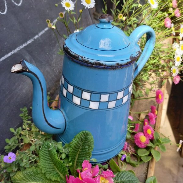 Verseuse ou Cafetière ancienne époque 1940 Tôle émaillé Damier bleu et blanc