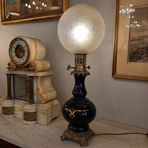 Paire de Lampes à pétrole électrifiées Epoque Napoléon III Globe verre gravé