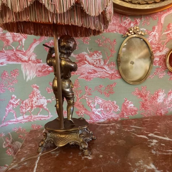 Lampe Régule d'après Moreau Petit joueur de flûte traversière Socle Marbre Abat-Jour d'origine un peu de galon décollé Parfait état de marche