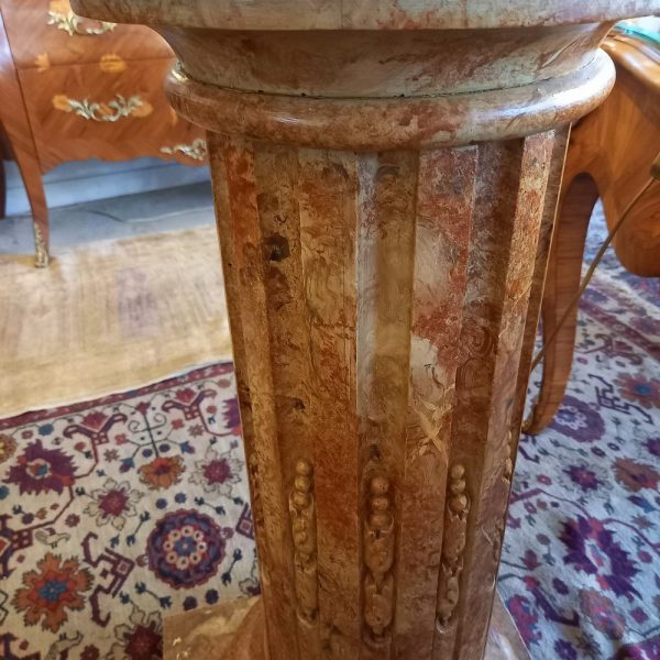 Colonne Trompe l'œil, en Bois Patine imitation Marbre Quelques fissures