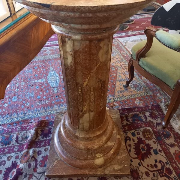Colonne Trompe l'œil, en Bois Patine imitation Marbre Quelques fissures