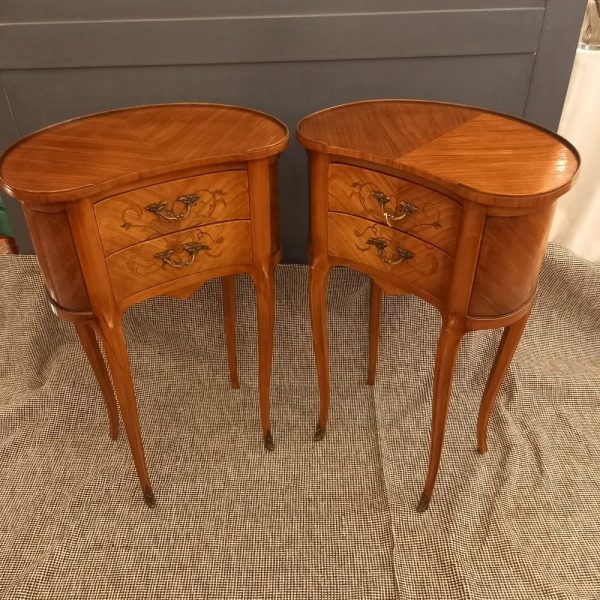Paire de Chevets, Rognon Marqueté, Style Louis XV époque 1930 2 Tiroirs