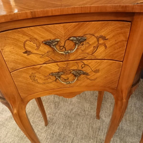 Paire de Chevets, Rognon Marqueté, Style Louis XV époque 1930 2 Tiroirs