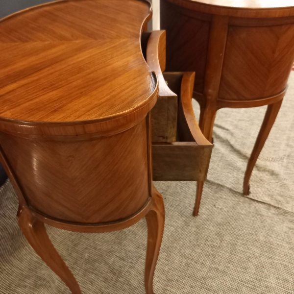 Paire de Chevets, Rognon Marqueté, Style Louis XV époque 1930 2 Tiroirs