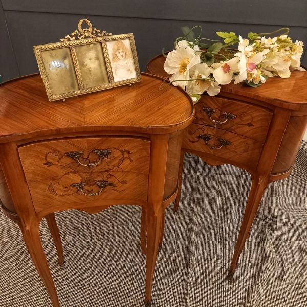 Paire de Chevets, Rognon Marqueté, Style Louis XV époque 1930 2 Tiroirs