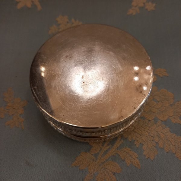 Boite ronde Métal argenté Style Louis XVI
