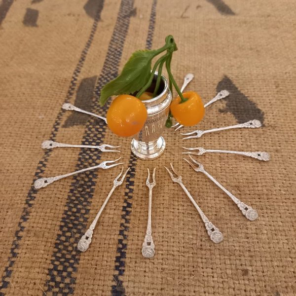 12 Piques à olives dans présentoir Monogrammé CM Métal argenté