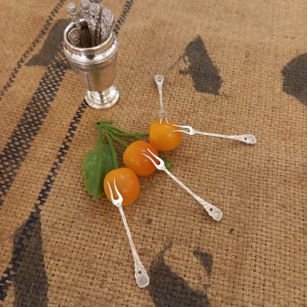 12 Piques à olives dans présentoir Monogrammé CM Métal argenté