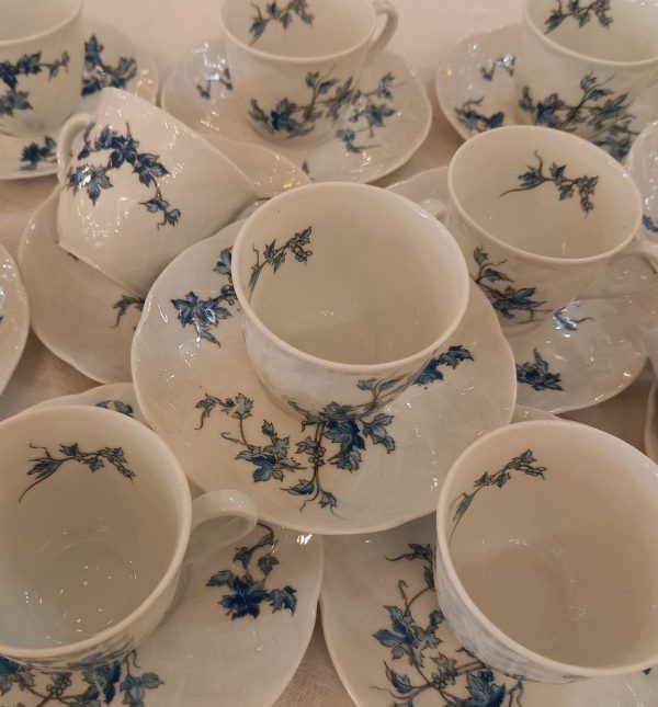 11 Tasses à Café en porcelaine de Limoges Bernardaud, modèle Saint-Saëns