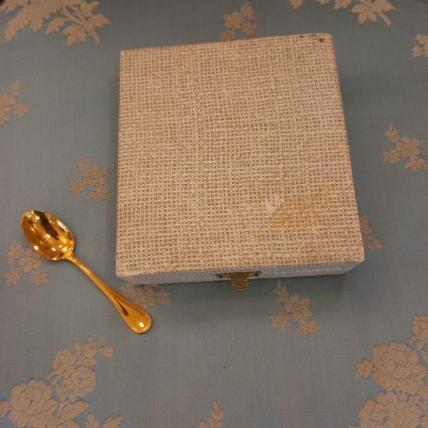 12 cuillères à Moka Christofle en métal argenté et doré Présenté dans leur coffret