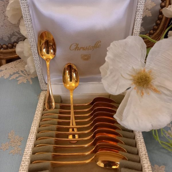 12 cuillères à Moka Christofle en métal argenté et doré Présenté dans leur coffret
